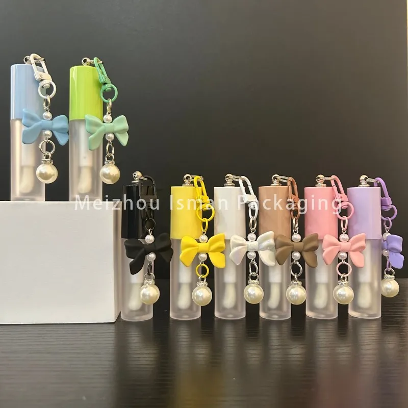 

50Pcs Wholesale Plastic Round Bow Hook Key Chain Frosted Lip Gloss Bottle Tube With Big Brush Wand Cosmetic Lipgloss Packaging