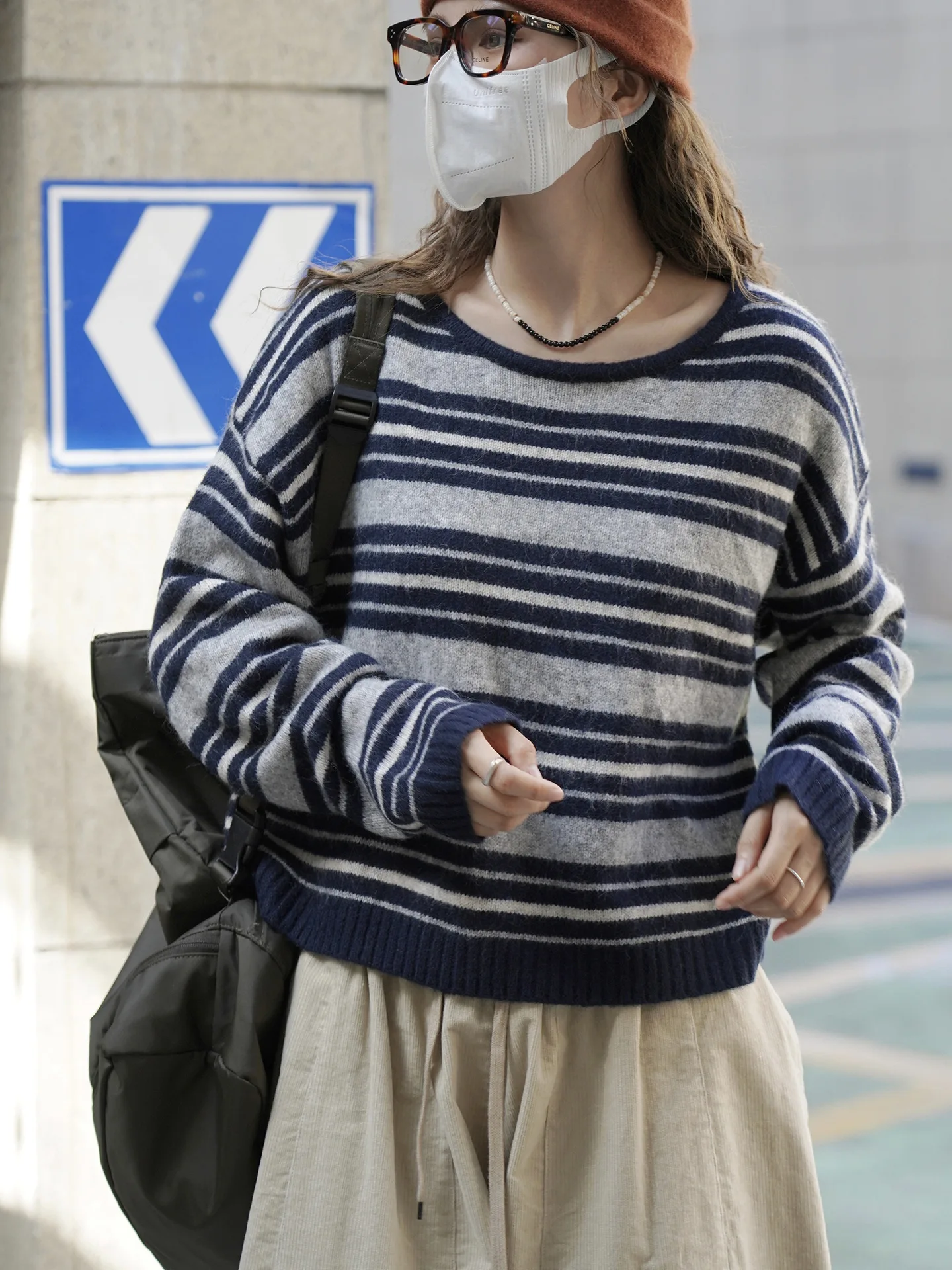 

Korean retro round neck thick striped short wool sweater soft and lightweight fluffy top for women