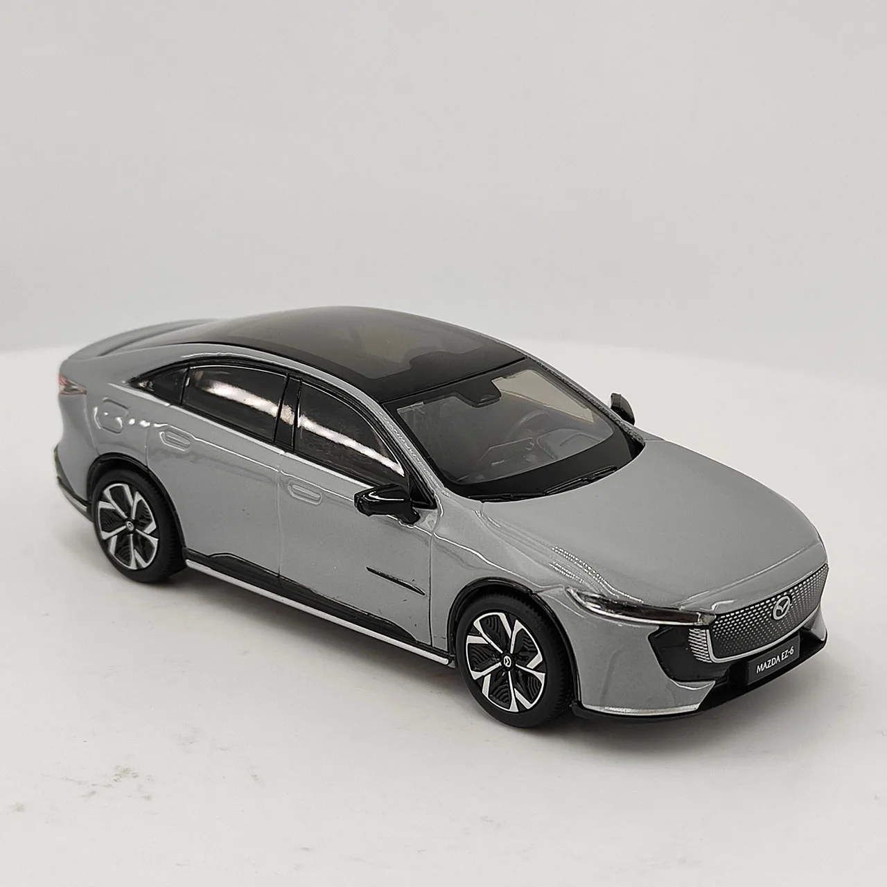 Changan MAZDA 1:43 Scale Mazda EZ-6 Alloy Car Model