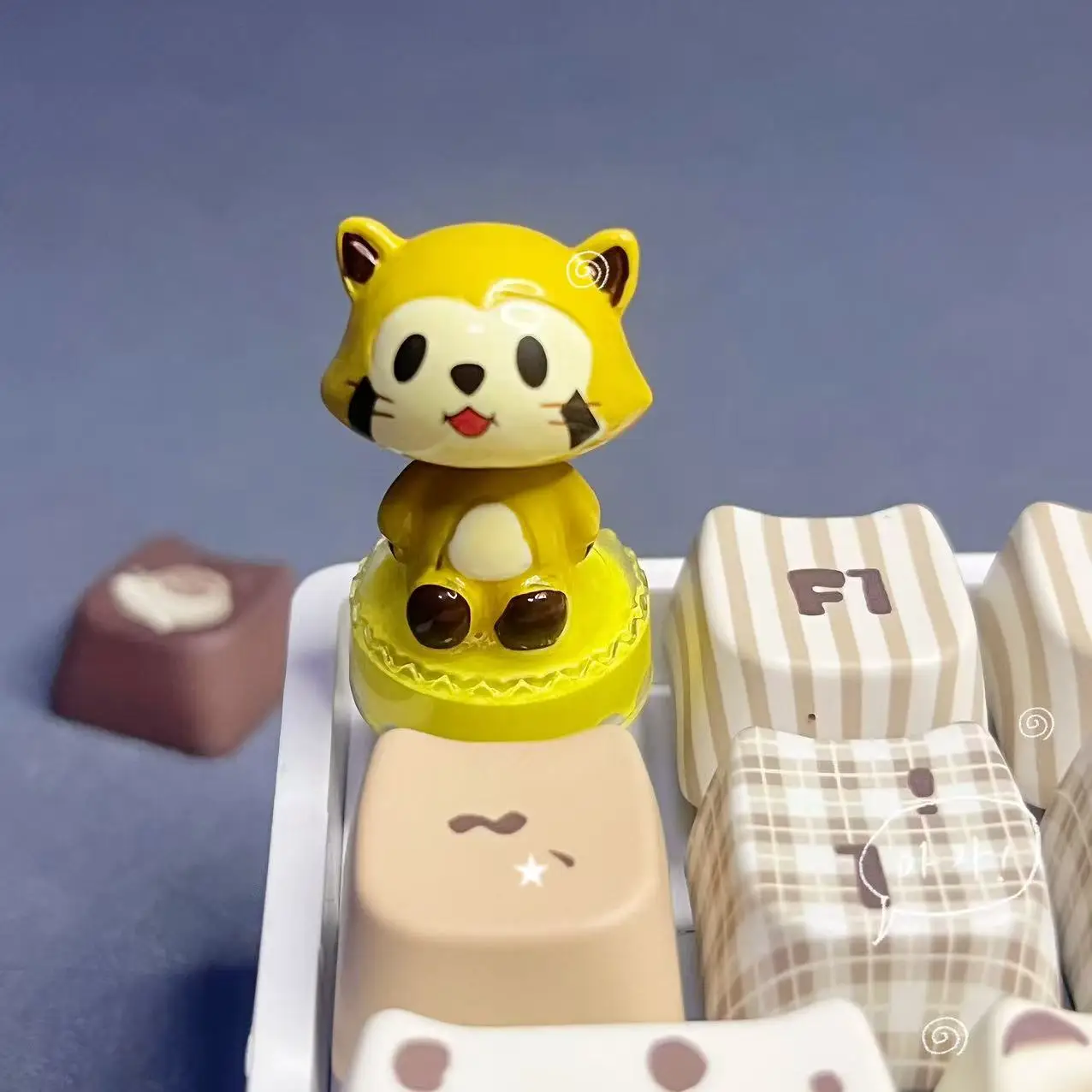Picture 5: Cute and super cute shaking little fox keycaps yellow punk games mechanical keyboards cartoon anime creative keycaps