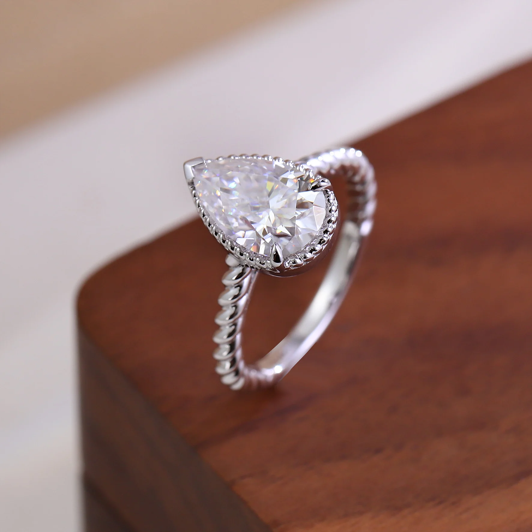 

Роскошное классическое кольцо-пасьянс в Провансе, белое золото, 2 карата, EF/VS, груша, лабораторные бриллианты, повседневные свадебные витые кольца для женщин на заказ