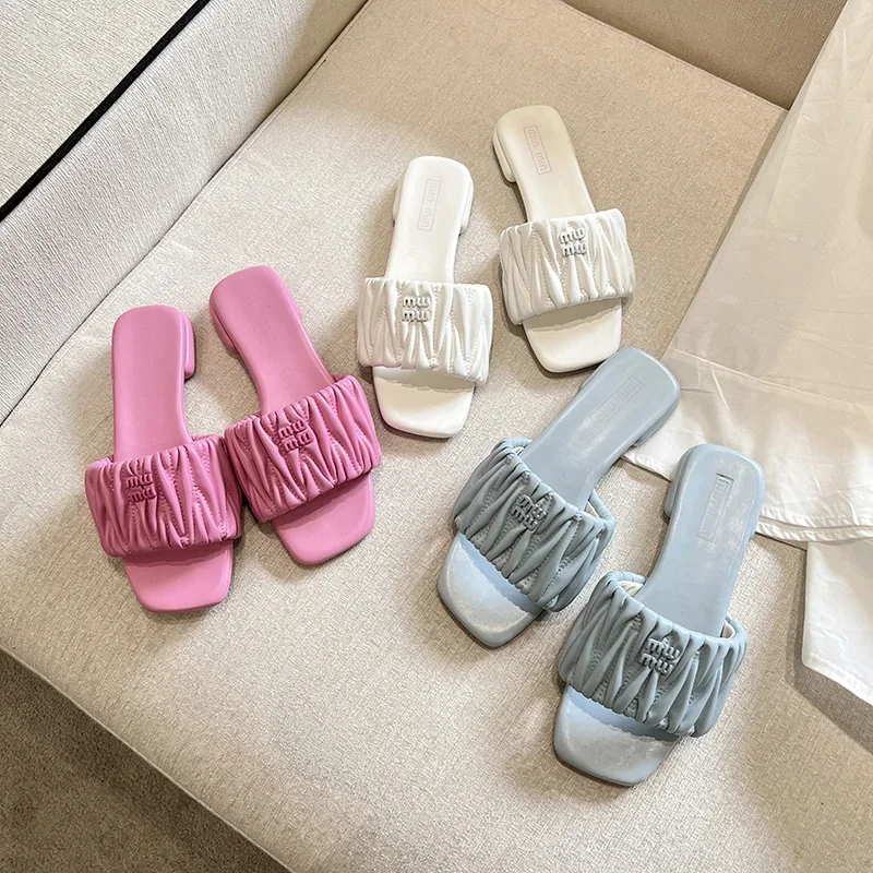 Sheepskin slippers women\'s summer wear 2024 new holiday pleated flat bottom square head sandals