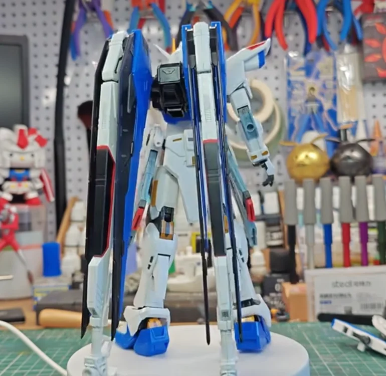 Em estoque supa fm 1/100 liberdade montagem modelo base de brinquedo limitada ZGMF-X10a ver. gcp ko shanghai estátua em pé figura de ação presentes