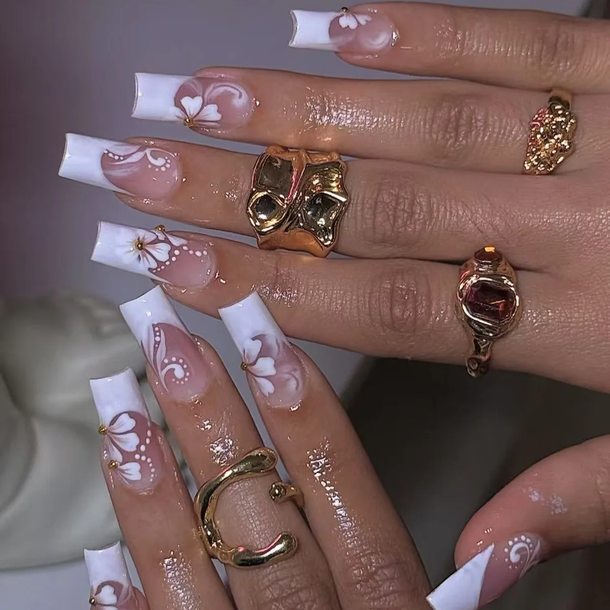 

24Pcs Mid-length Square Head Full Cover Nails Tips White French Smudge Flower Design Fake Nail Art Reusable Press on False Nails