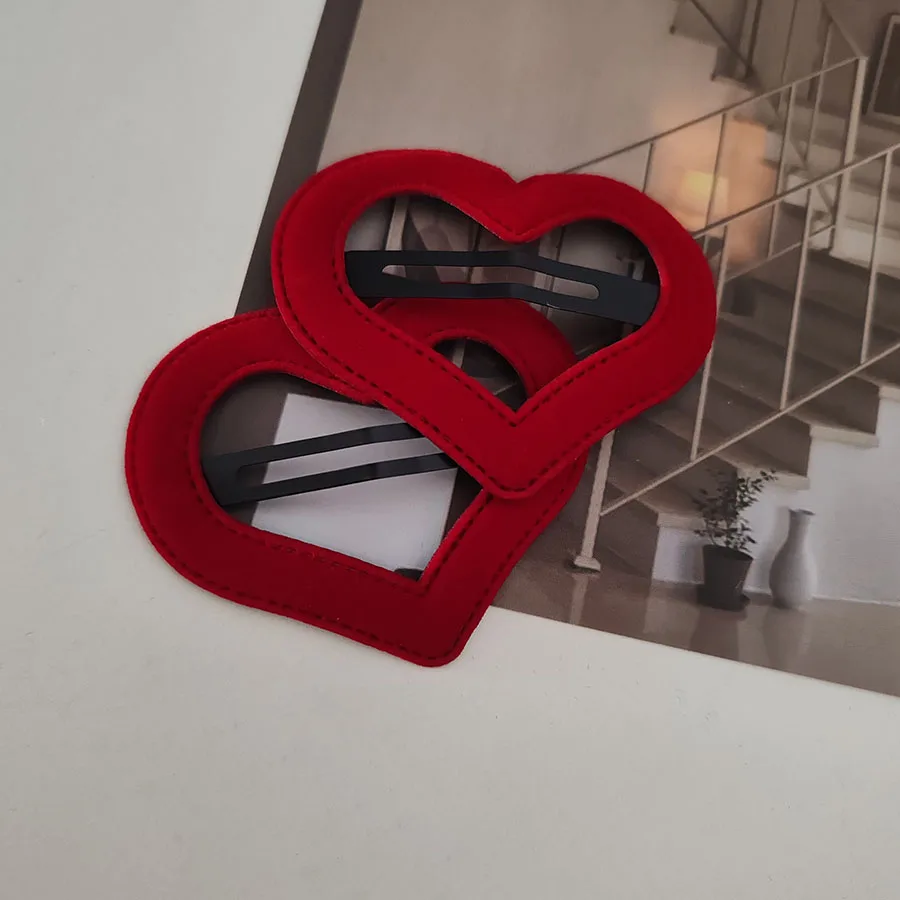 2-teiliges Denim-Samt-Haarspangen-Set für Frauen und Mädchen, Rote Herz- und Stern-Seitenclips, Modische Haaraccessoires – Detail 7