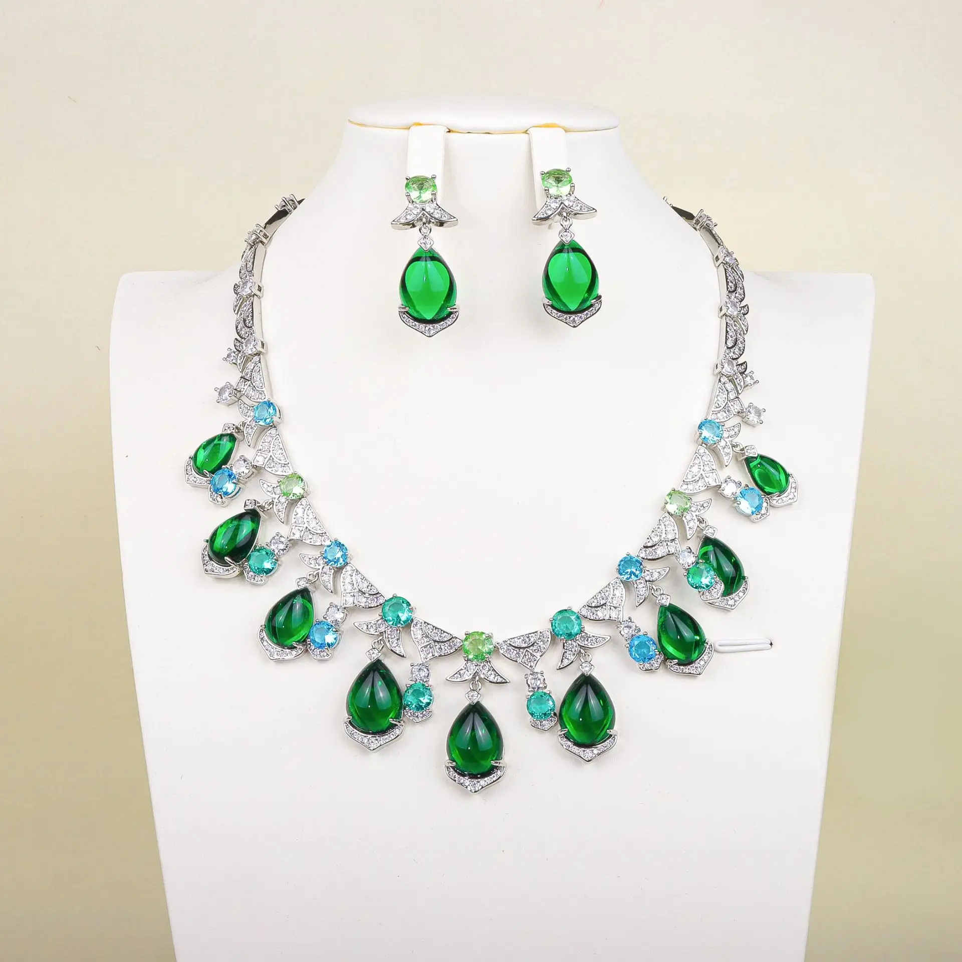 

Green Water Drop Design Full Diamond Necklace Earring Set 2025