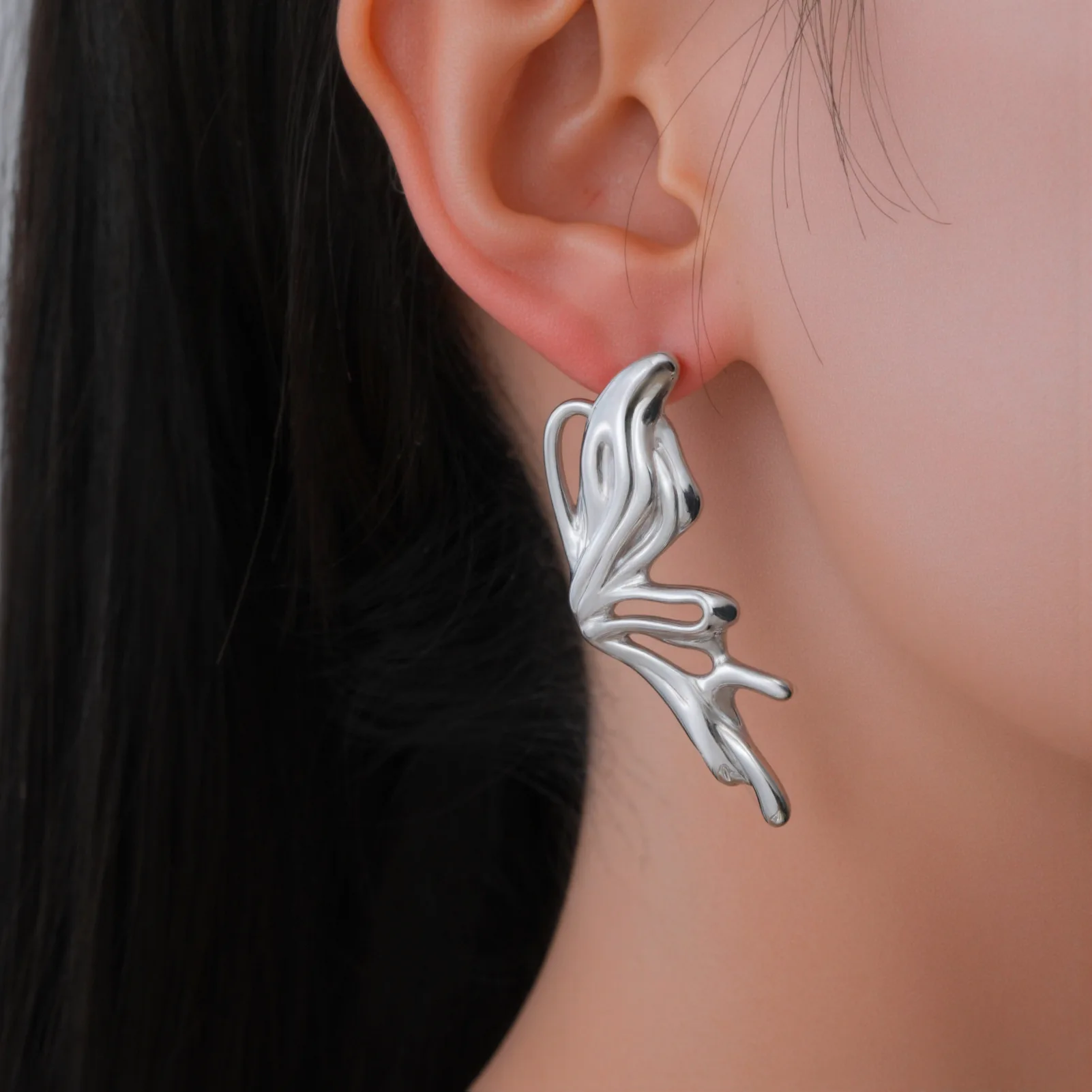 2PCS New Butterfly Earring Old-fashioned Dark Flying  Butterfly  Ear  Exaggerated Creative Earrings F2153