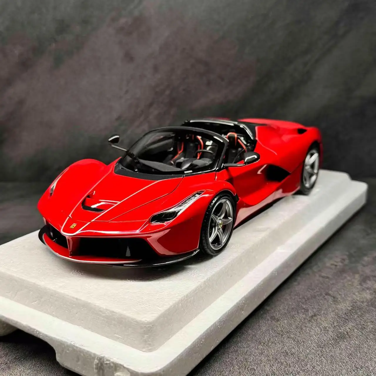 

BBR 1:18 Laferrari Aperta Red Simulation Limited Edition All Open Alloy Metal Static Car Model Toy Gift