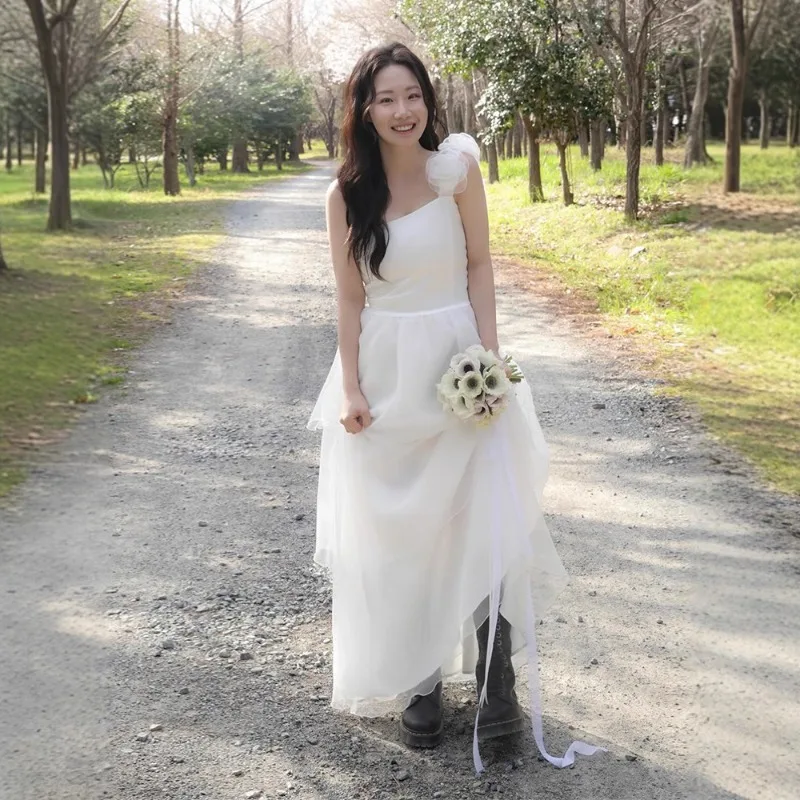 

Элегантное свадебное платье на одно плечо для фотосессий, минималистичное, для свадеб на открытом воздухе, из белой тюлевой ткани, 2026