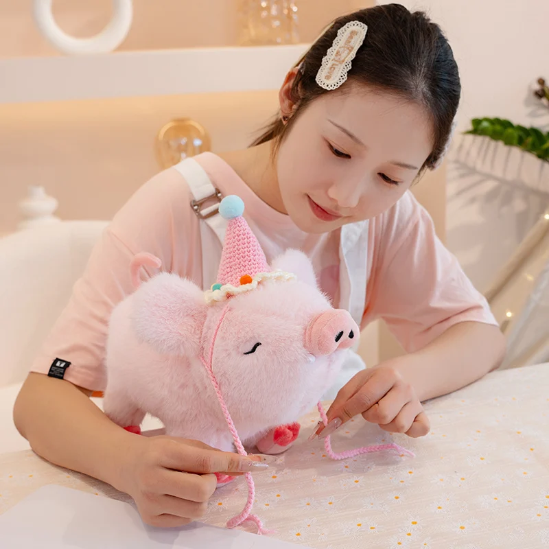 Creativo 20/30 centimetri Del Fumetto Cinghiale Indossare Cappello Di Compleanno Giocattolo di Simulazione di Peluche Decorazione Della Stanza Kawaii Maiale Anime bambola regalo