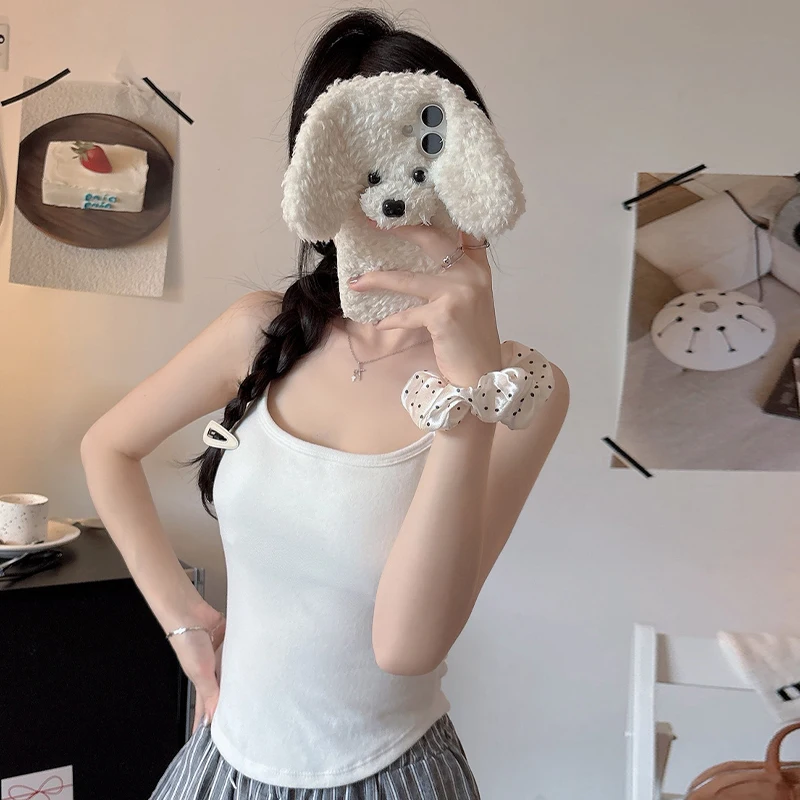 Modna, seksowna bluzka na ramiączkach z odkrytymi plecami i wkładkami w biuście.