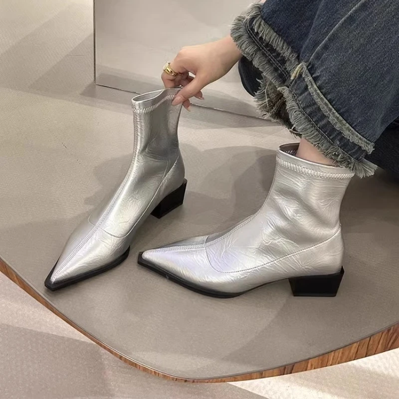 2025 خريف جديد إمرأة حذاء من الجلد أحذية موضة أشار تو السيدات قصيرة التمهيد مربع كعب منخفض أحذية الشتاء النسائية غير رسمية #2