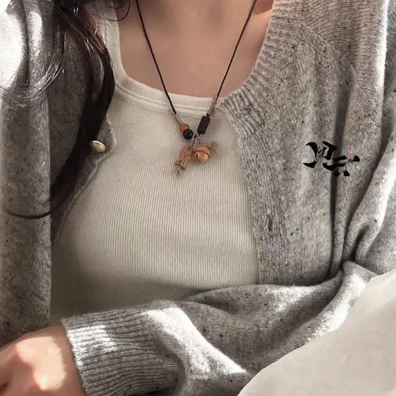 

New Chinese style Tibetan handmade retro peach wood small fish gourd necklace niche, simple and versatile accessories
