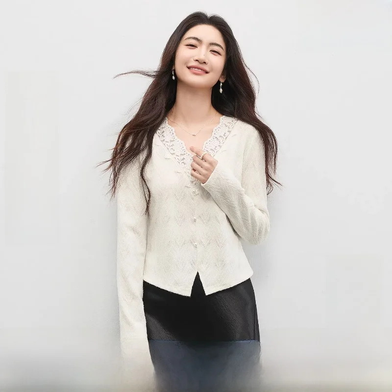 

Elegant Short Lace Shirt V-Neck Slim Fit Long Sleeve Base Layer Top Luxury Sensation Overhead Women's Fashion Spring 2026