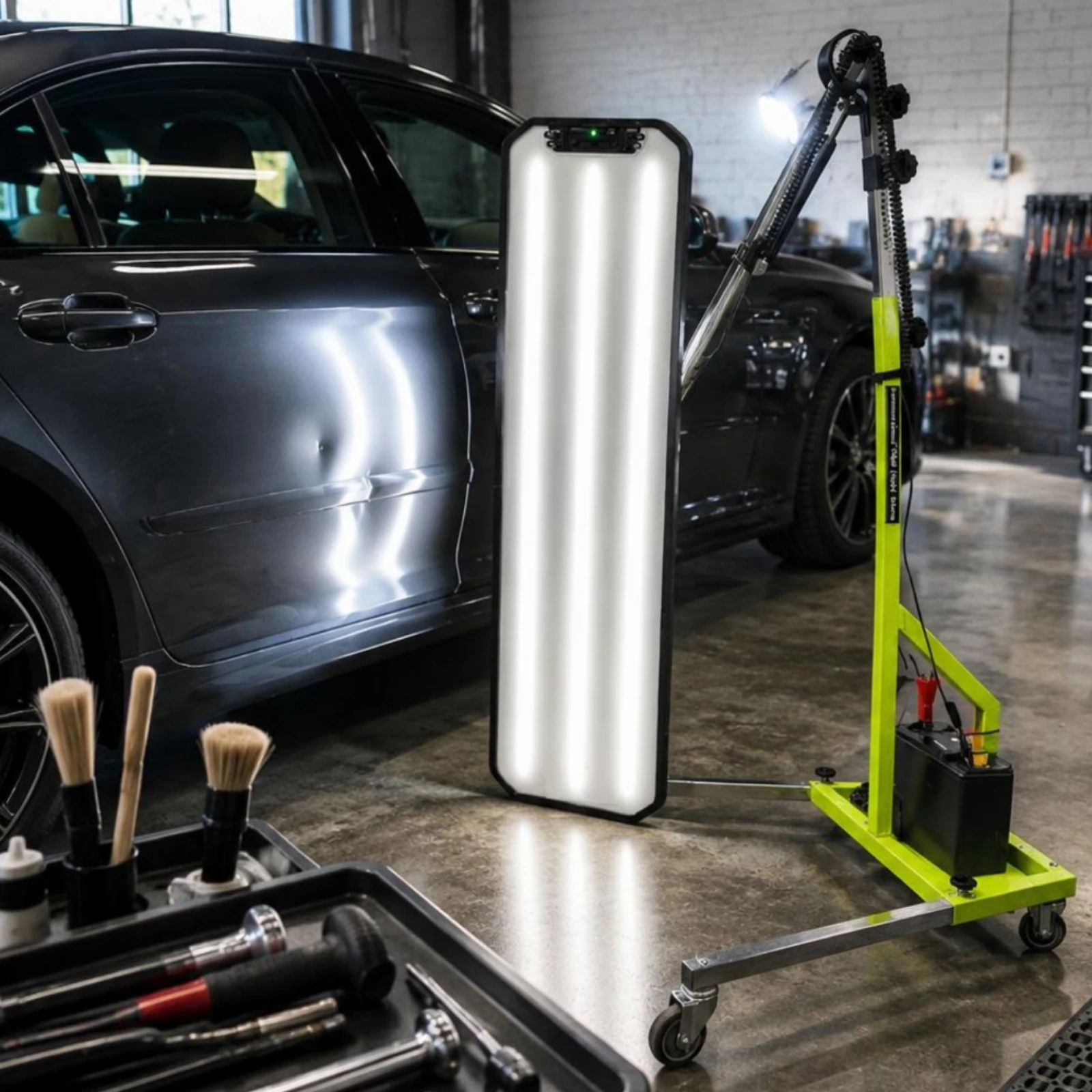 

Floor Standing Panel Light Caster Wheels Panel Repair Lamp Wheeled Repair Light Adjustable Auto Tool Battery Included