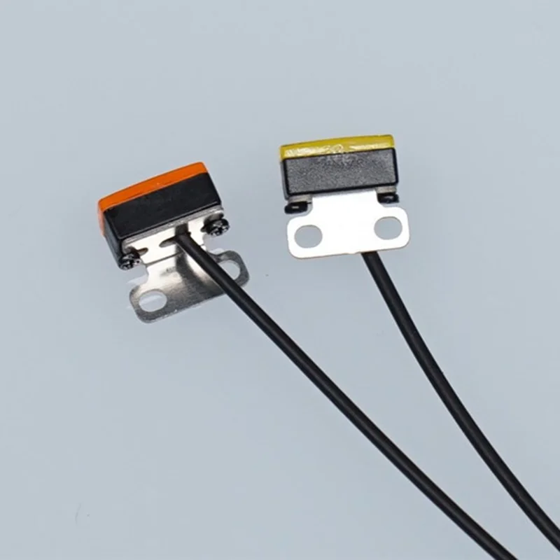 2 ชิ้น LED 3 โวลต์จำลองด้านข้างสำหรับ 1/14 ทามิย่า RC รถบรรทุก SCANIA 770S R620 VOLVO BENZ Arocs MAN TGX รถ