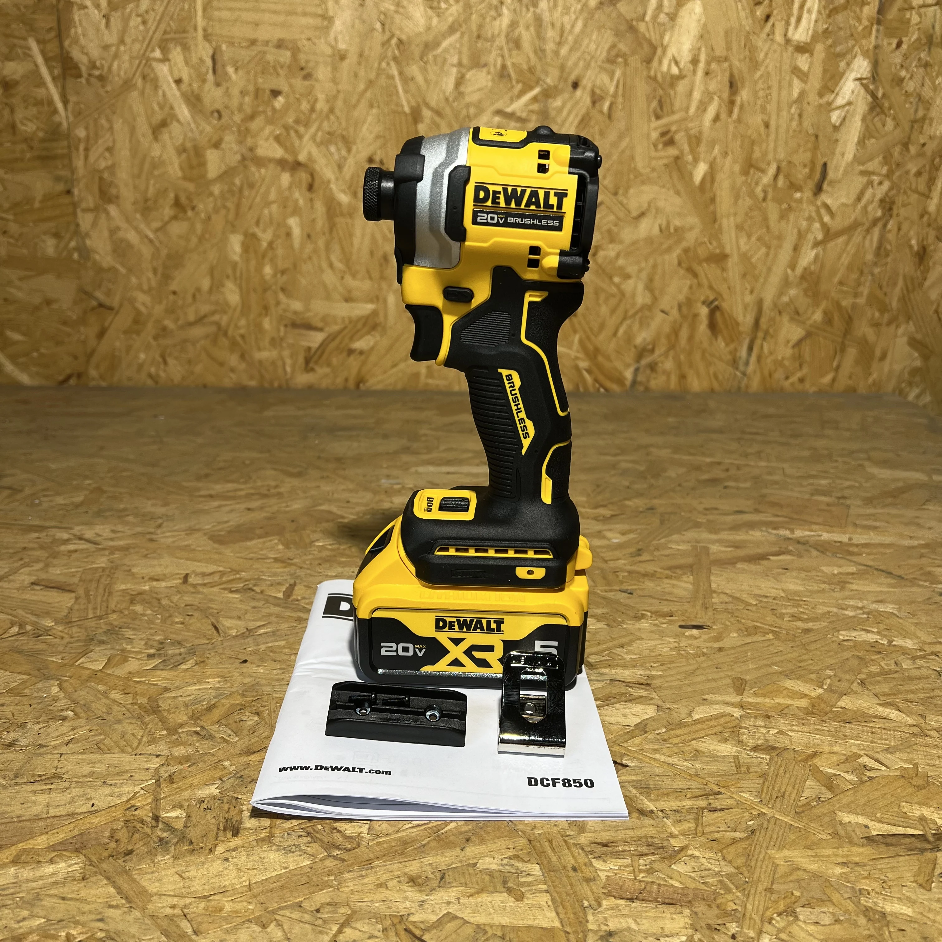 

Аккумуляторный ударный гайковерт DEWALT DCF850+5.0AH, 20В, бесщеточный двигатель, 205 Нм, беспроводной, перезаряжаемый, без аккумулятора и зарядного устройства