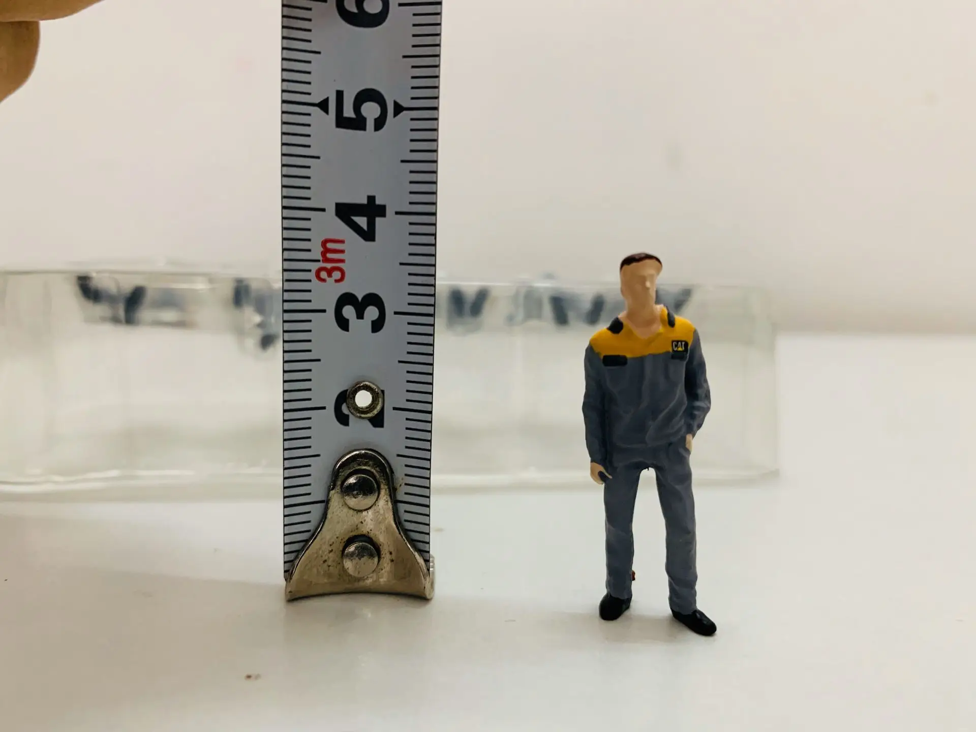 1:50 Scale Plastic Model Engineering Worker Figure 3.7CM(1.45\