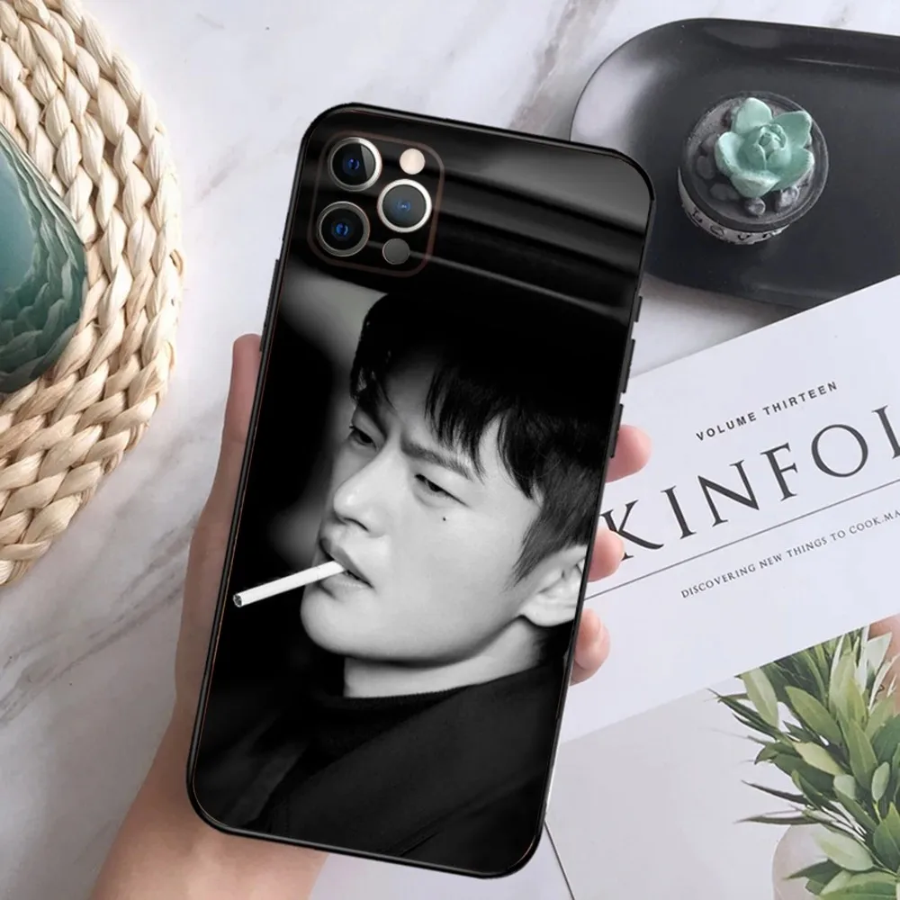 Korea Actor Seo In Guk Phone Case For iPhone15,14,13,12 Mini 11 Pro XR,X,XS,MAX 6S,7,8 Plus Silicone Cover Soft Black