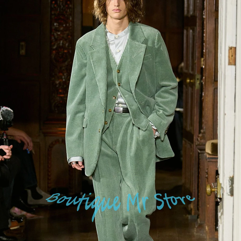 華やかなメンズライトグリーンコーデュロイスーツセットレトロジャケット+ベスト+パンツ3ピースリラックスフィットヴィンテージスタイルカジュアルフォーマルウェア