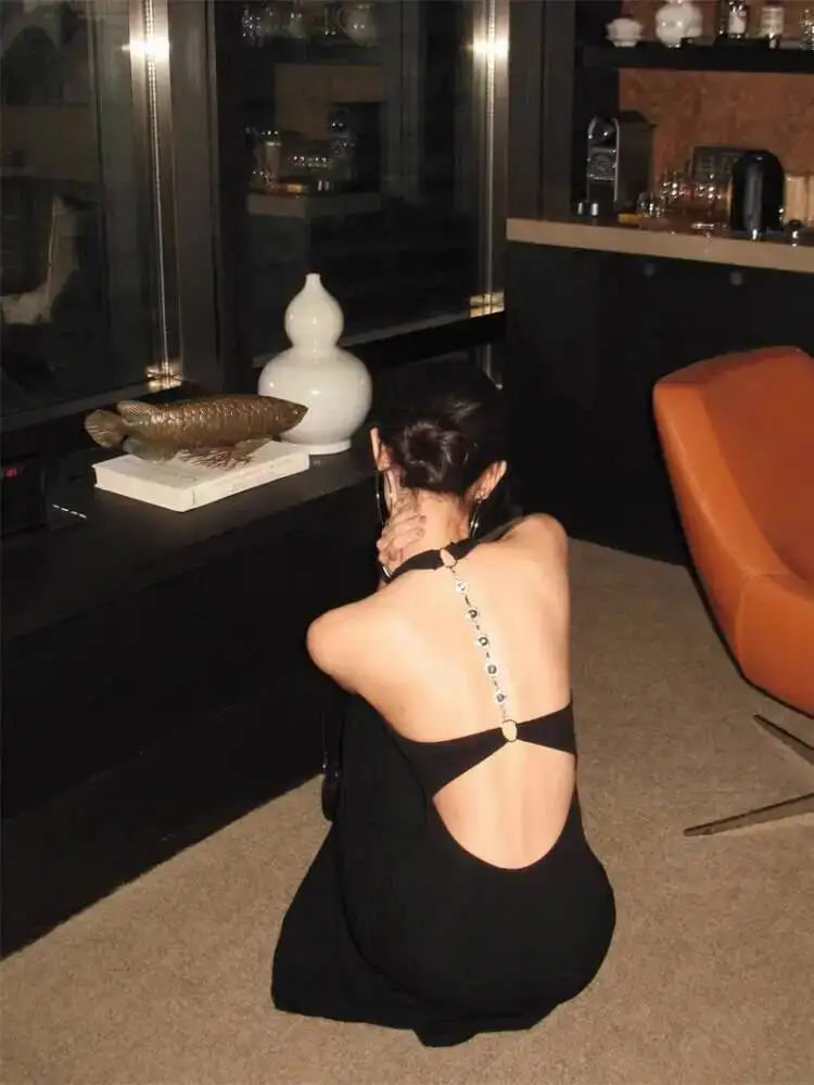 ชุดเดรสปาร์ตี้เปิดหลังสำหรับผู้หญิง ชุดเดรสเปิดหลังเซ็กซี่สำหรับฤดูร้อน ดีไซน์เก๋ไก๋แบบผูกคอ ทรงเข้ารูปสีดำ ชุดเดรสยาวสำหรับงานทางการ