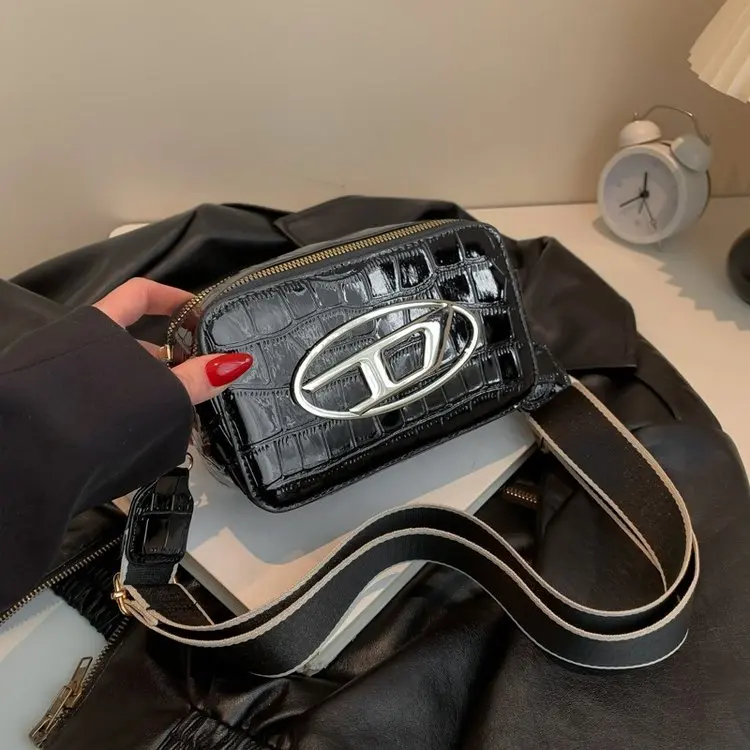 

Versatile Textured Bag, Soft Touch Finish with Secure Closure, Adjustable Shoulder Strap, Day-to-Night Essential, New 2026
