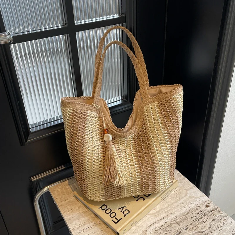 

Leisure grass woven bag for women with large capacity, 2024 new summer single shoulder commuting woven bag, beach bag