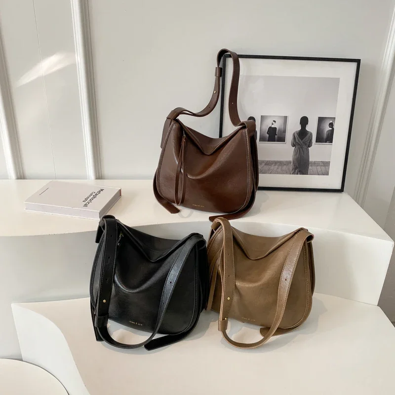 LEFTSIDE Small Pu Leather Shoulder Bags for Women 2023 New Fashion Retro Trend Designer Crossbody Bag Underarm Bag Handbags