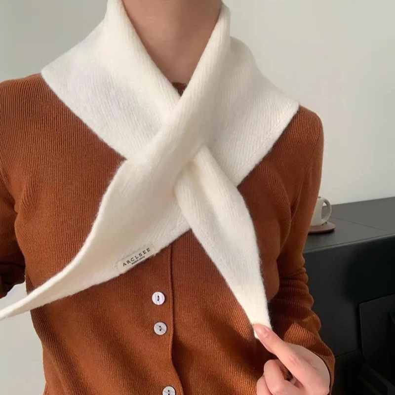 

Knitted Triangular Scarf Shawl Women Headscarf Knitted Scarf Multi-functional Warm Knitted Scarf Fashionable Neck Warmer