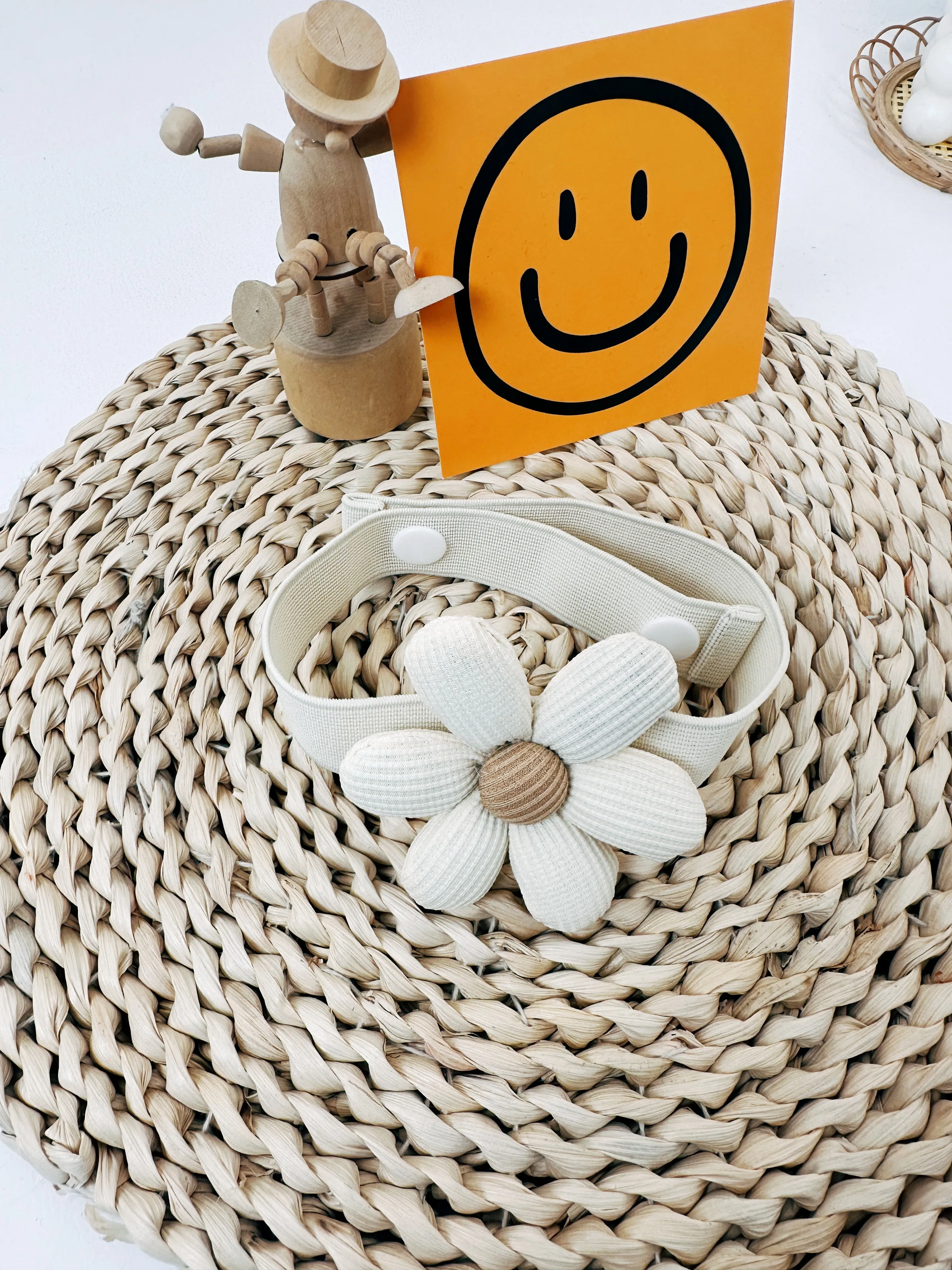Handmade floral curtain tiebacks with elastic bands and magnetic fasteners, suitable for children\'s room and home decoration