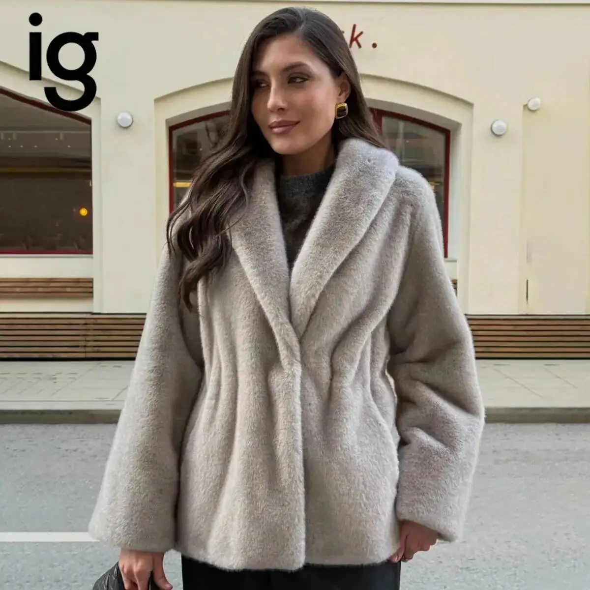 Women Elegant Lapel Faux Fur Short Coat, Loose Wide Sleeve Warm Outerwear, Fashion Casual Streetwear Winter Luxury Ladies Jacket