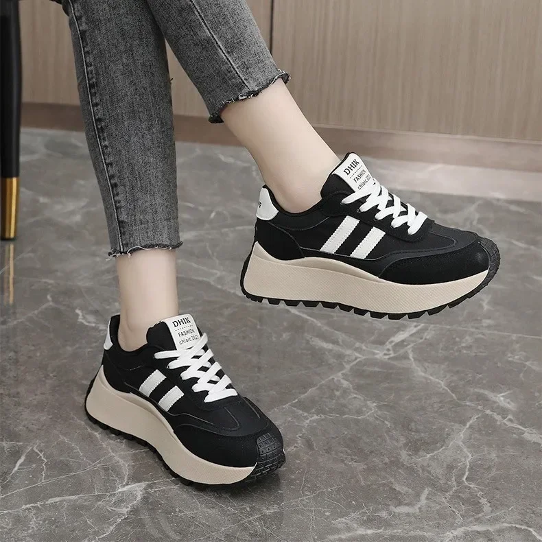 2024 New Casual Women's Shoes Leather Breathable Fashionable Agan Shoes Lightweight Increased Height Student Sports Shoes Korean