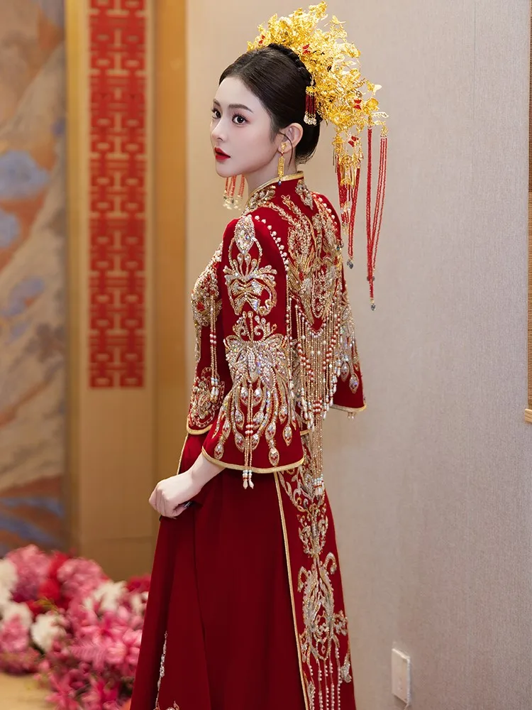 

Новый стиль свадебного платья тяжелой промышленности, большое платье с драконом и фениксом для невесты в китайском стиле.