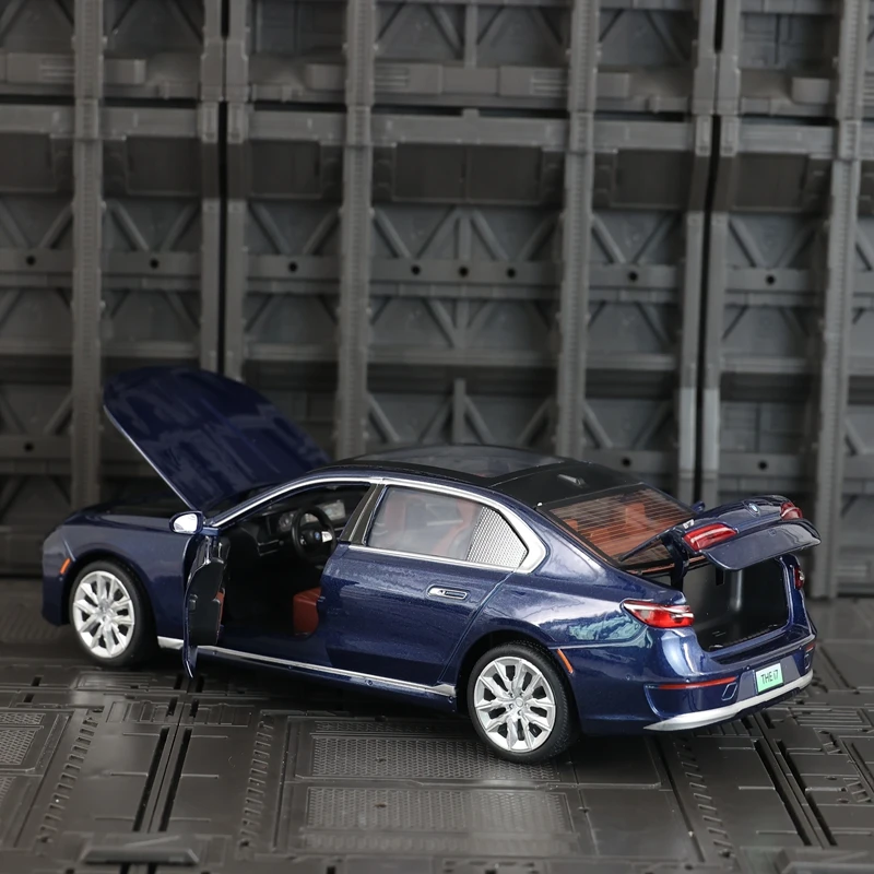 Simulación 1:24 BMW I7 G70 colección de adornos de modelo de coche de aleación, puertas y capó de motor, el maletero se puede abrir, regalo de sonido y luz