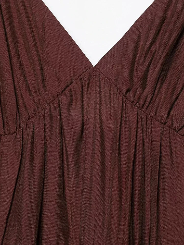 Moda feminina castanha plissada em camadas Vestido longo halter Sexy Slim decote em V sem costas Vestido primavera verão Europa e Estados Unidos novos elegantes vestidos de praia casuais de férias