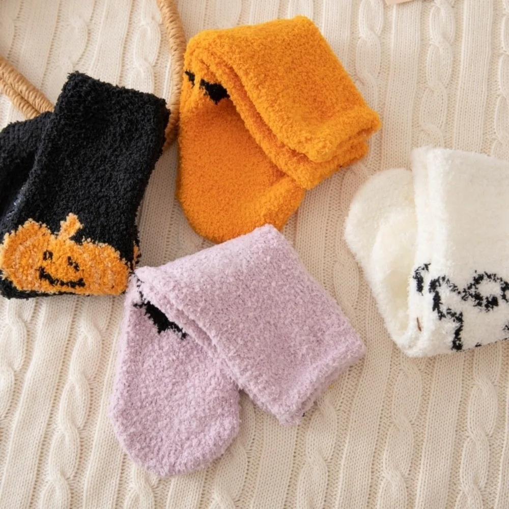 

4pairs/set Coral Fleece Halloween Socks Breathable Soft Pumpkin Wizard Hat Tube Socks Warm Elastic Bat Ghost Mid-Calf Socks