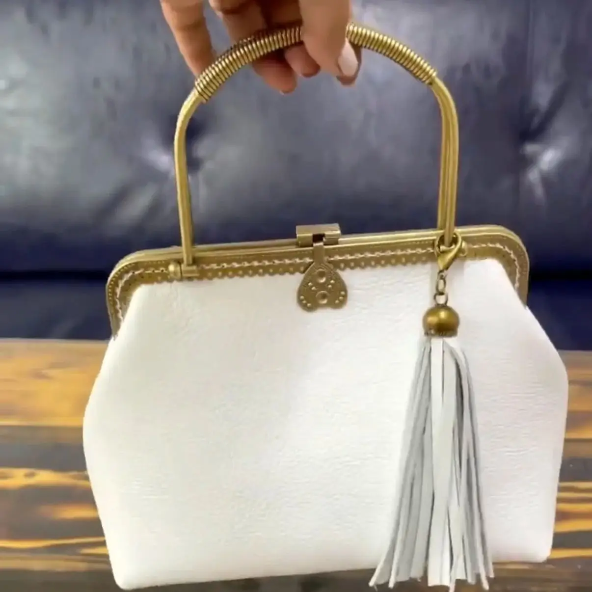 Lost in Vintage Artficial Leather Bag Soild Metal Frame Bags Evening Clutch with Shoulder Strap Purse 26x17x8cm Handlebag