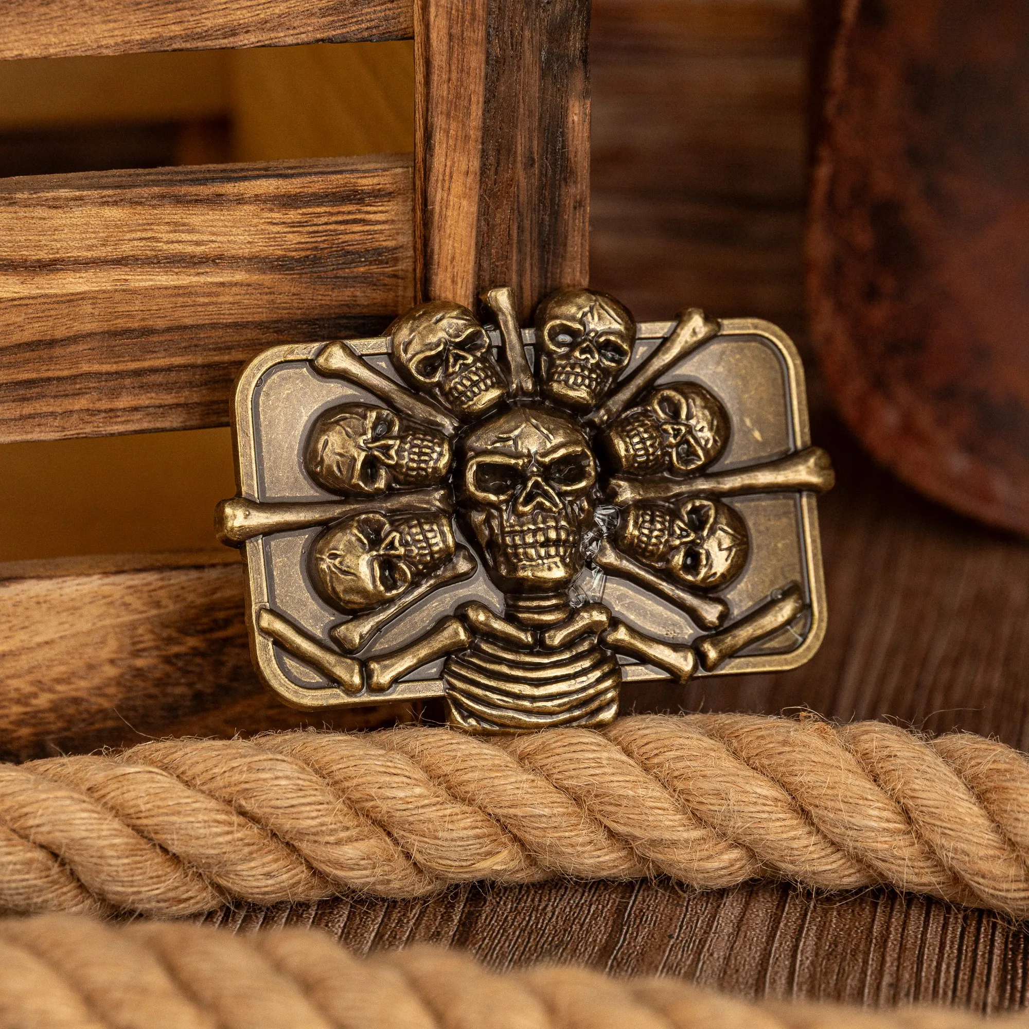 Gesper Seri Tengkorak Mahkota Bajak Laut Pedang Ganda, gesper sabuk novel pria Barat yang unik dan serbaguna