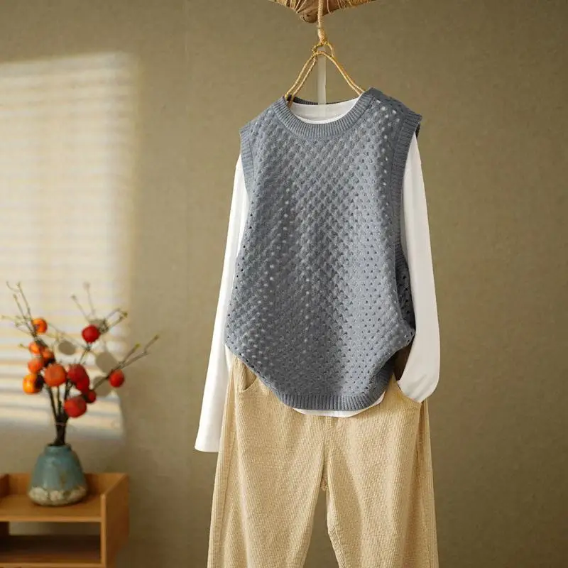 Retro hollowed out knitted vest for women in spring autumn new season western-style loose fit sleeveless sweater vest camisole