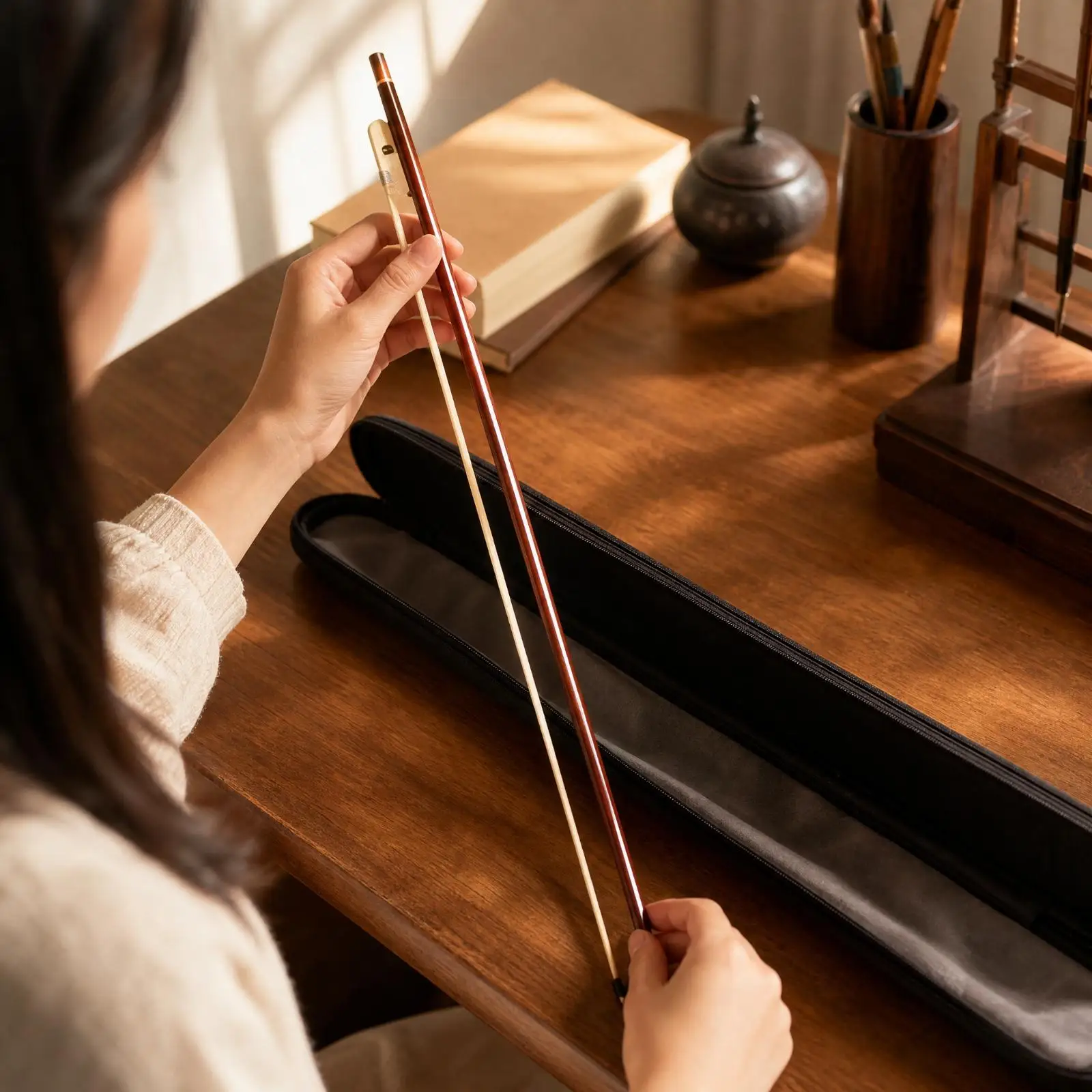 Erhu Bow with Leather Storage Case Pure Tone Carbon-Fiber Erhu Bow Smooth Warping Musical Instrument Parts for Music Students,