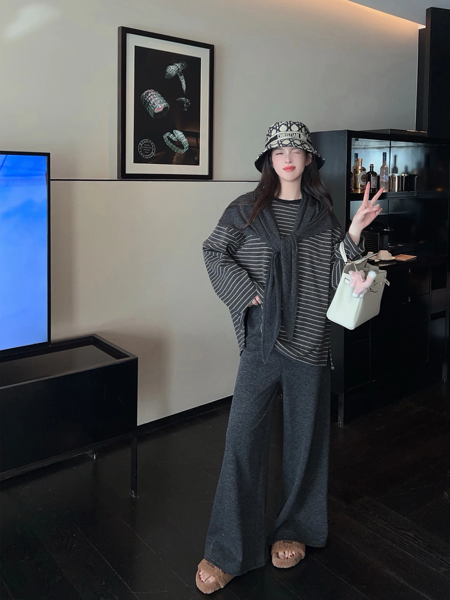 

FairyJiang Winter Thiened Fce Oversized ey White Striped Women's Long Sve T-irt with awl Casual Sle Loose Fit