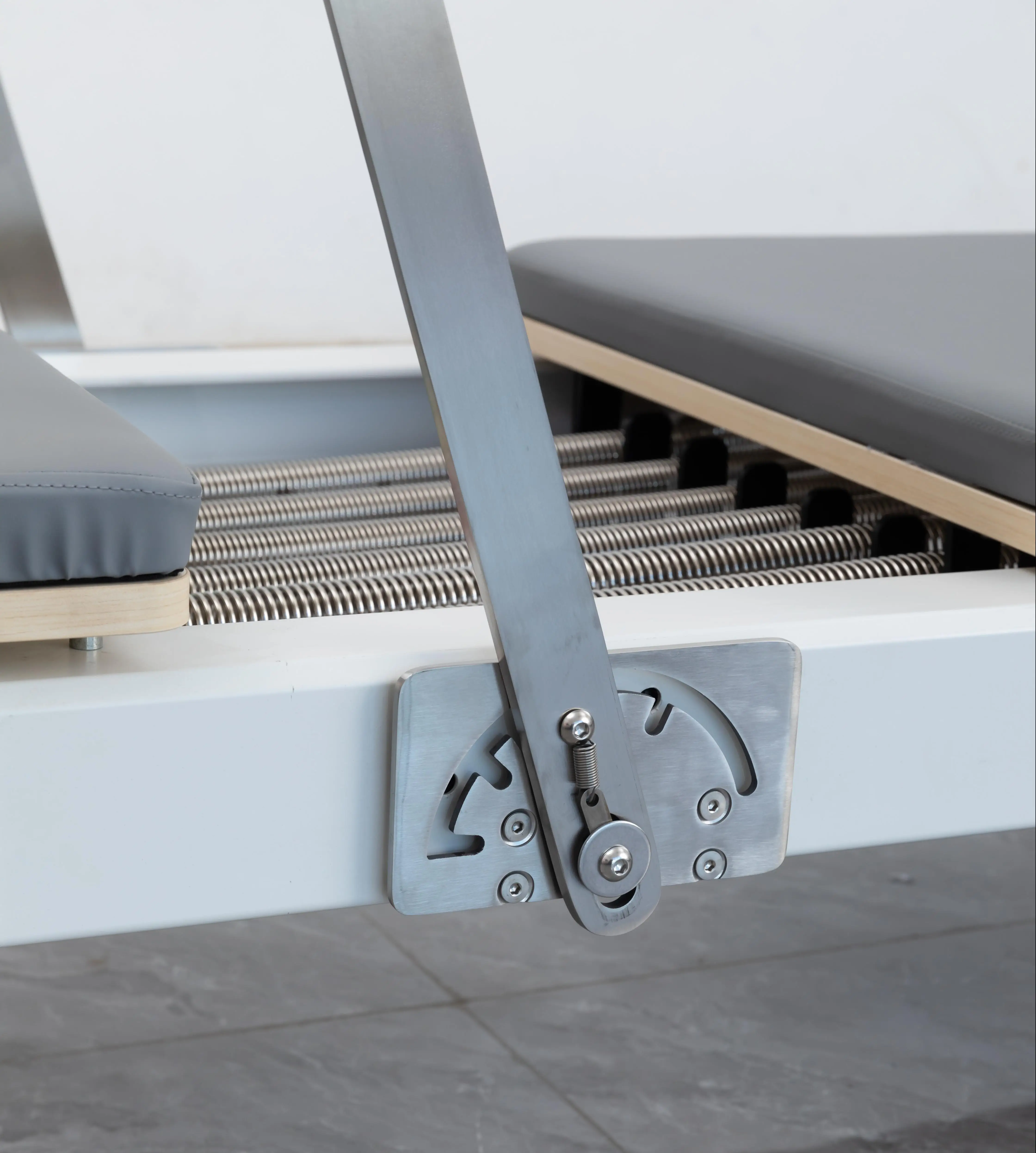 Aluminum Alloy Core Bed Easily Movable Suitable for Home Yoga and Pilates Shaping Exercises