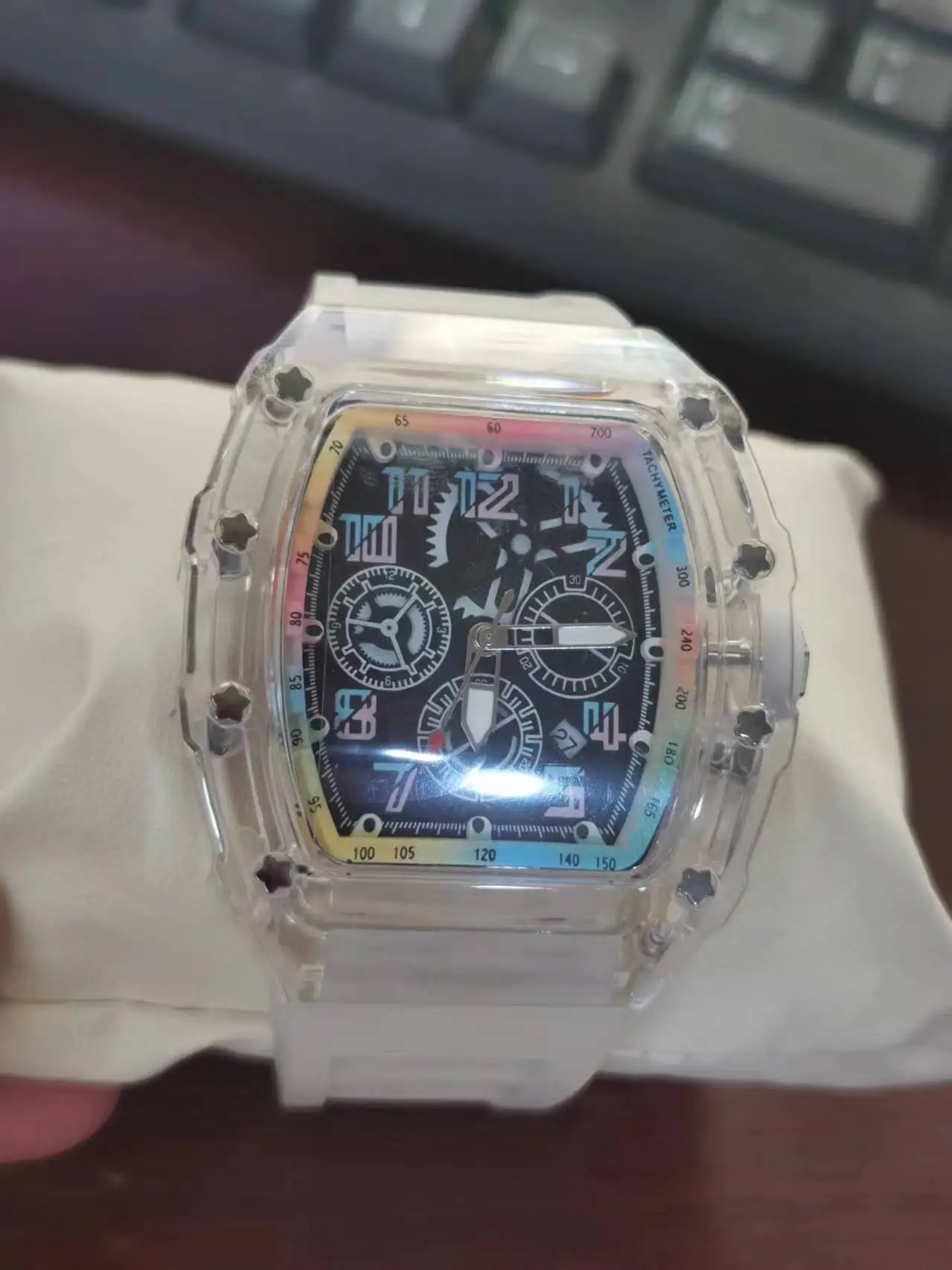 ساعة كوارتز مقاومة للماء للرجال من UTHAI ، جمال عالي ، اتجاه رياضي ، إضاءة ليلية ملونة ، ساعة عصرية للرجال ، عالية