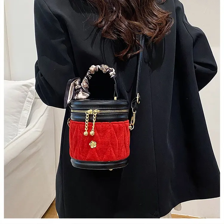 

2025 Autumn Women Luxury Bucket Bag Genuine Leather Multi-way Crossbody Purse Vintage Quilted Large Capacity Tote