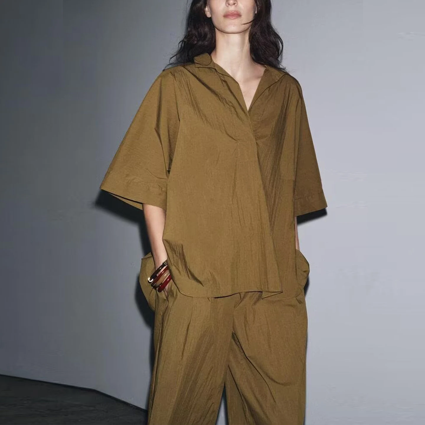 Z Mujer Collar ort Sve irt Pantalones de cintura alta Faion Set Otoño 2025 Ropa de temporada para damas adultas