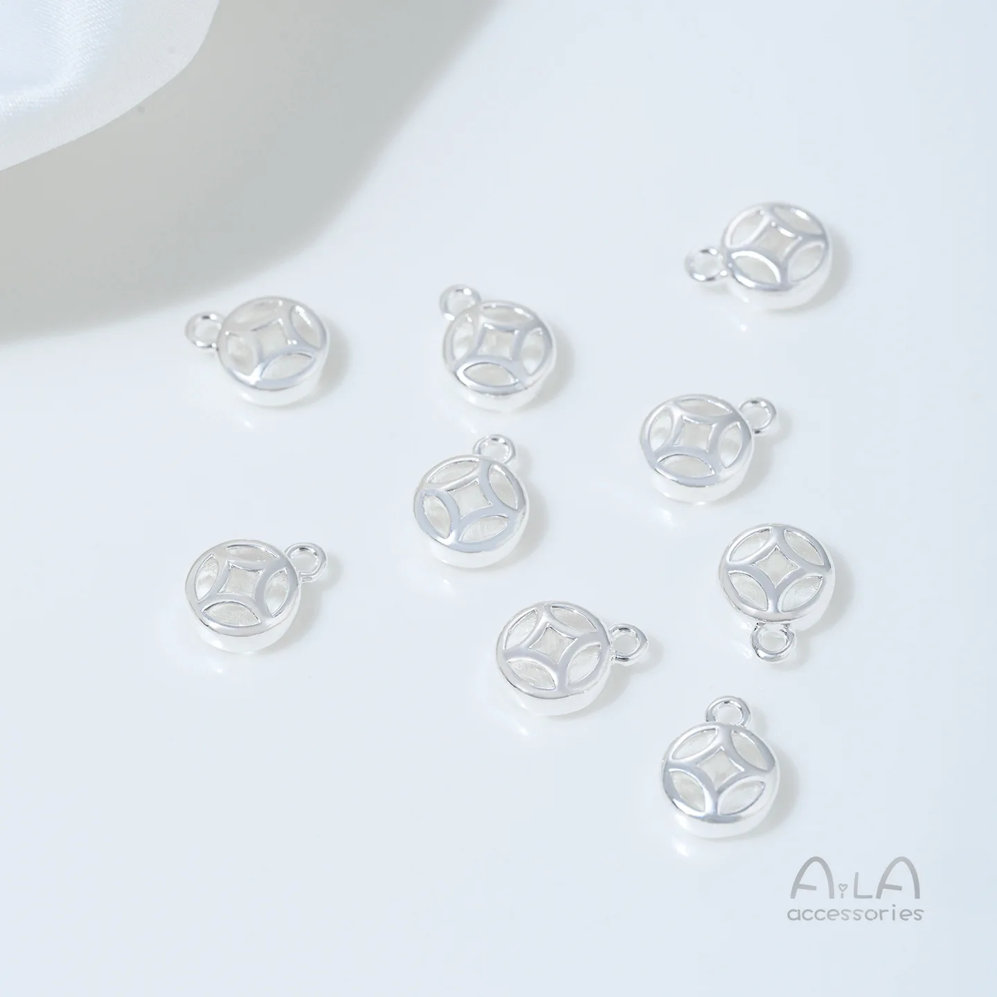 

14K Gold-plated Silver-plated Hollowed-out Retro Copper Coin Pendant Spacer DIY Handmade Earrings Earrings Accessories Material