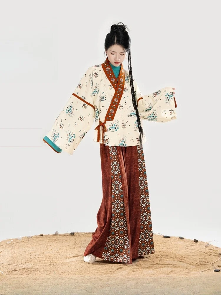 

Women in Hanfu with cross-collared outer curved-collared inner and loose wide-leg trousers