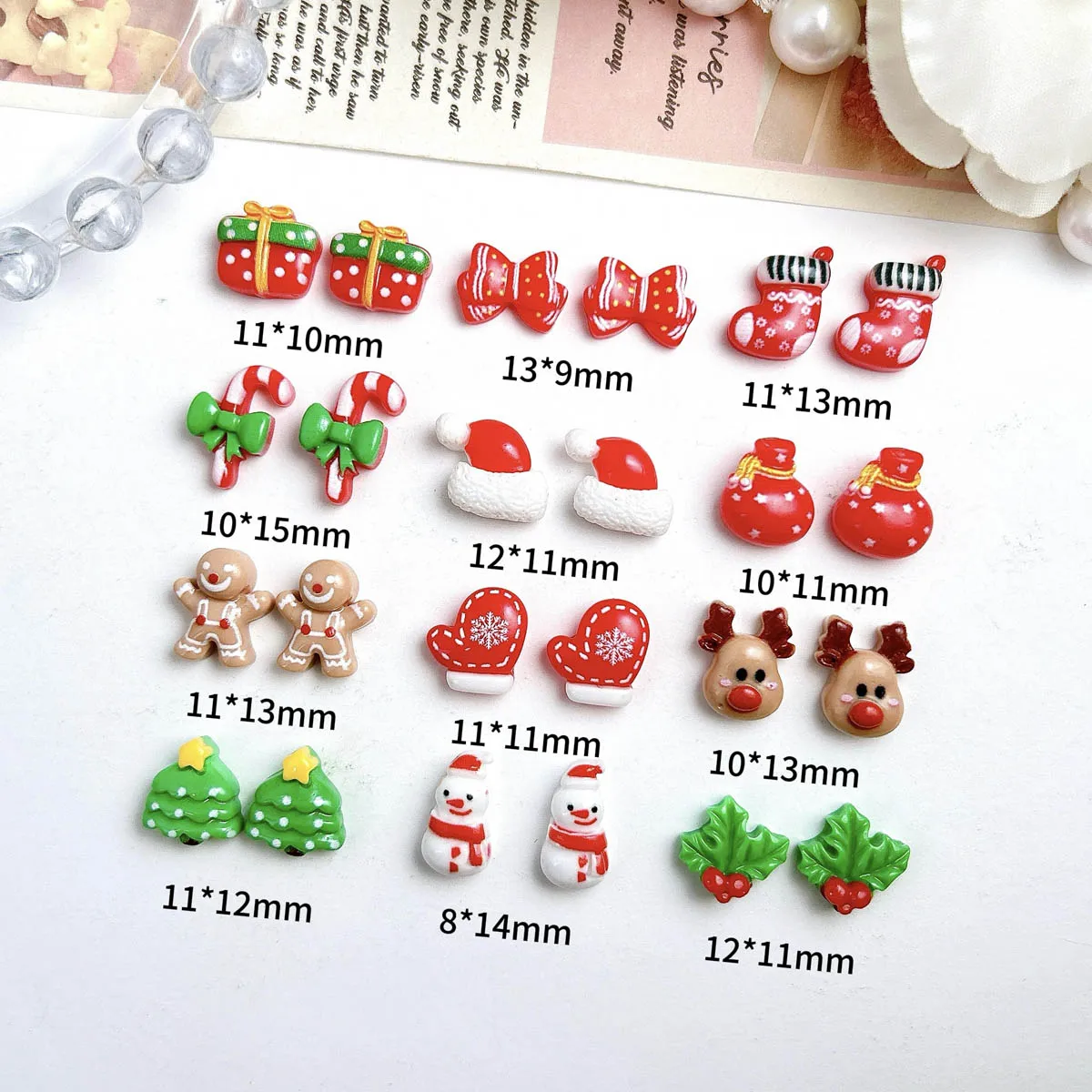 30PCS 3D Cartoon Creative Snowman Christmas Hat Resin Nail Charms Cute Socks Gift Box Christmas Series Nail Art Decorations DIY