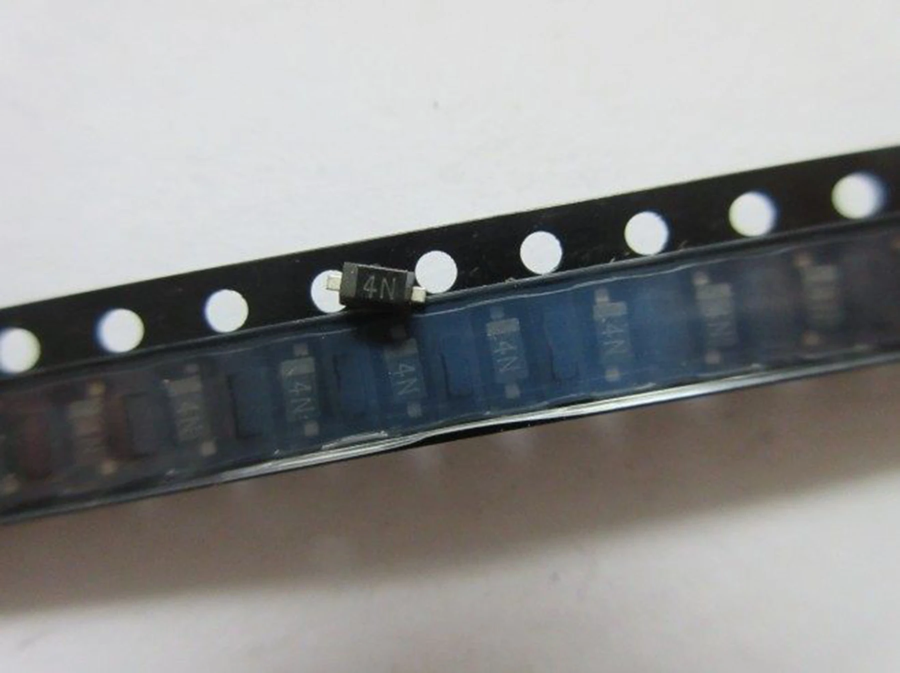 Voltage stabilizing diode MM1Z5V1 0.5W 5.1V 5V1 SOD123 1206 Voltage stabilizing tube with 4N silk screen marking