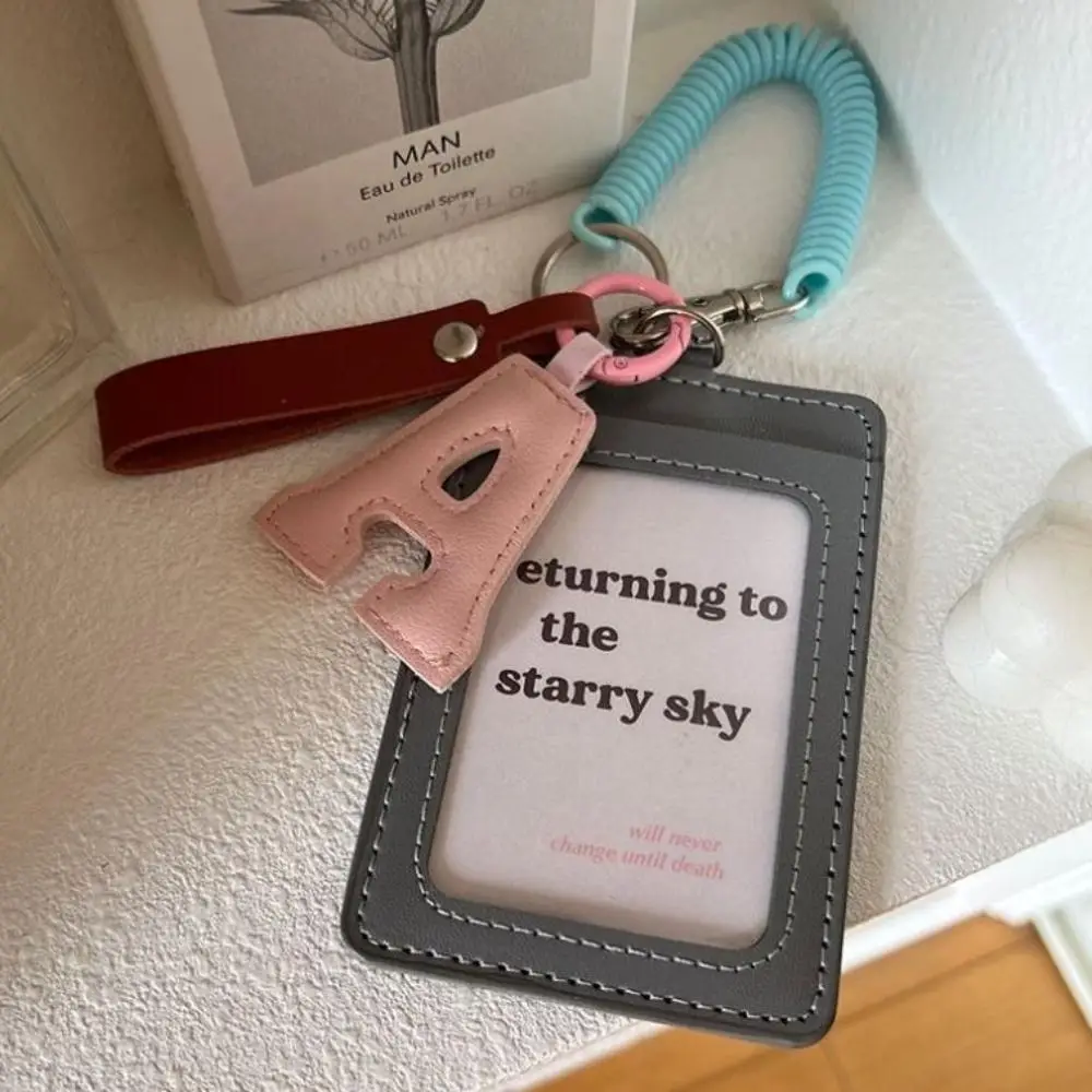 Tarjetero de cuero PU coreano con colgante de letra, funda protectora transparente para fotos, tarjetero de identificación